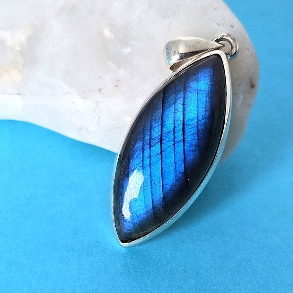 Large Natural Labradorite 13x35mm 925 Sterling Silver Pendant - Picture 8 of 8
